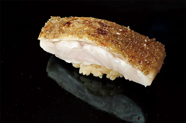 脂も上品なノドグロの昆布締めのあぶり