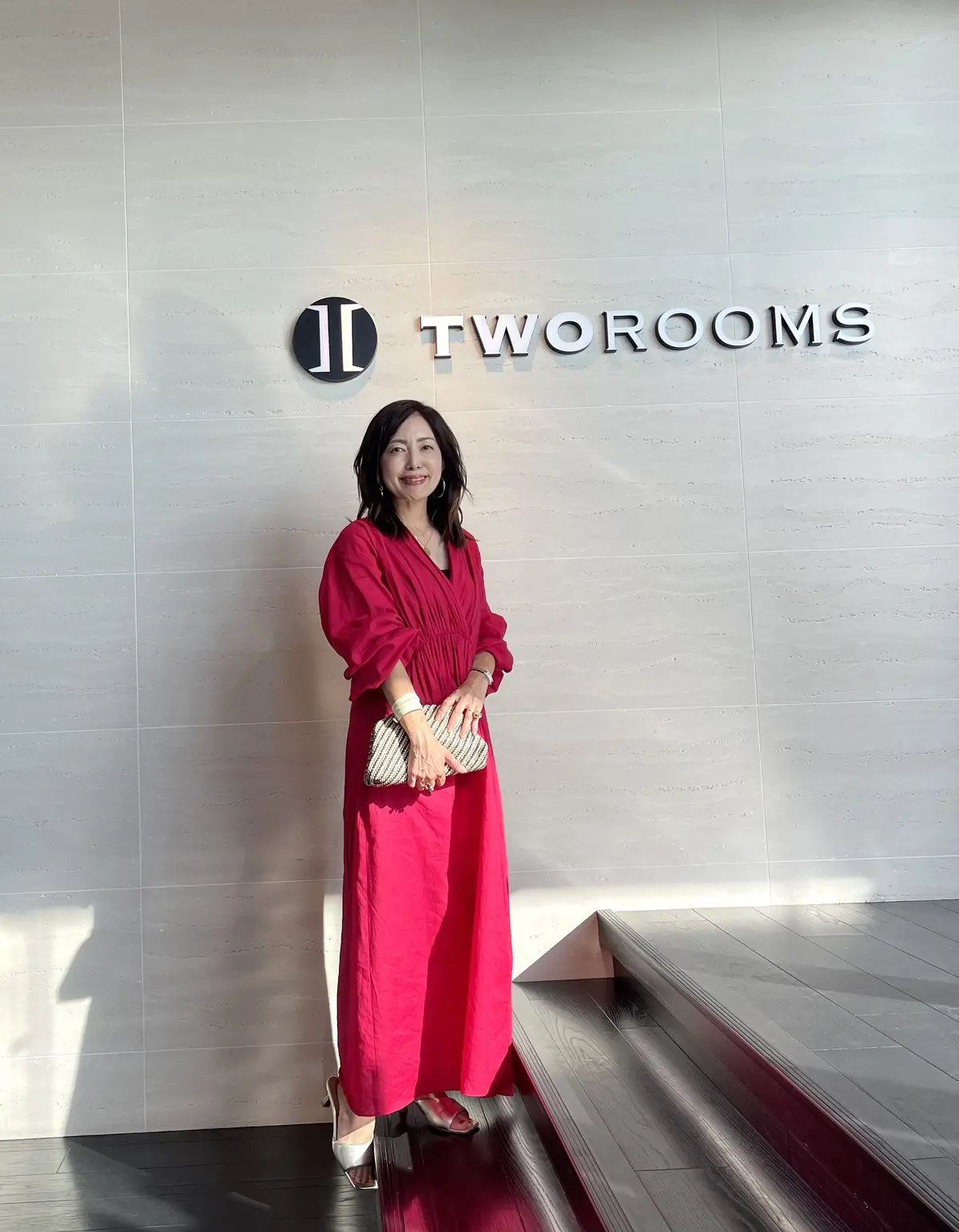 秋のお出掛けにも使えるワンピースを着てラの画像_6