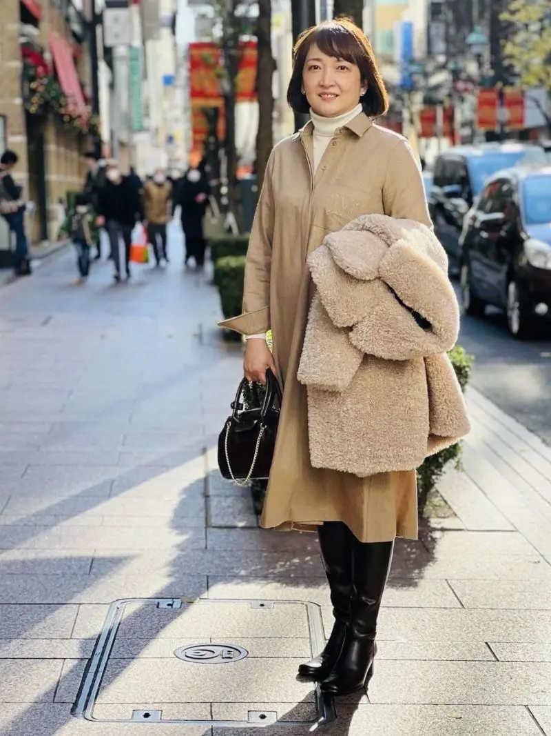 華組ワンピースコーデ　MaxMaraのベージュのワンピース