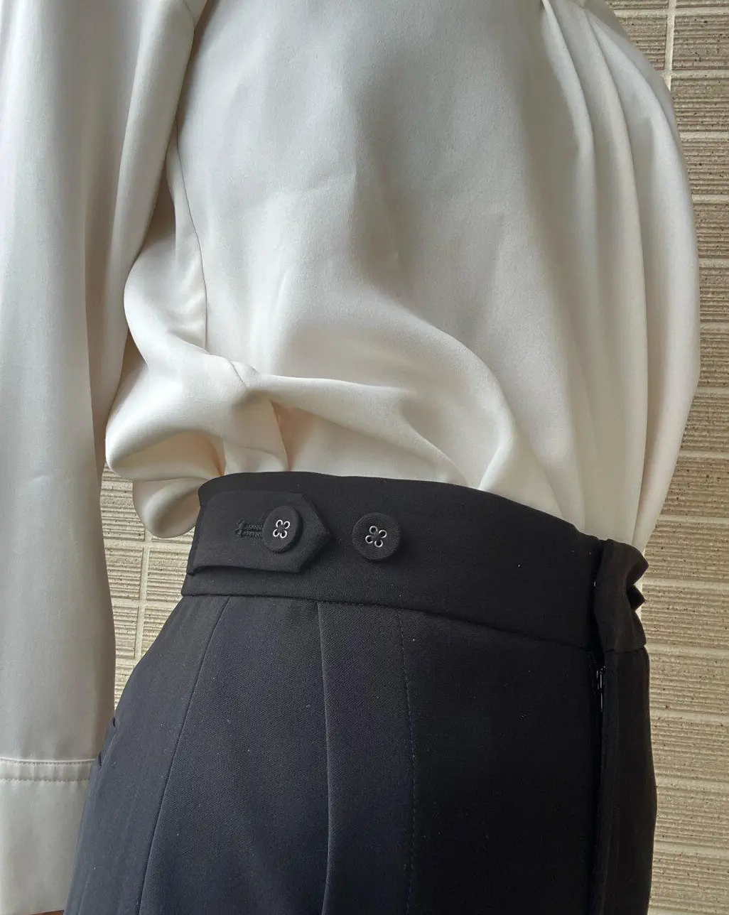 エクラ  eclatmagazine  エクラプレミアム Ebyeclat  優美なセミワイドパンツ  ワイドパンツ 50代ファッション  50代おしゃれ  アラフィーファッション　Jマダムのおしゃれ 骨格ウェーブ