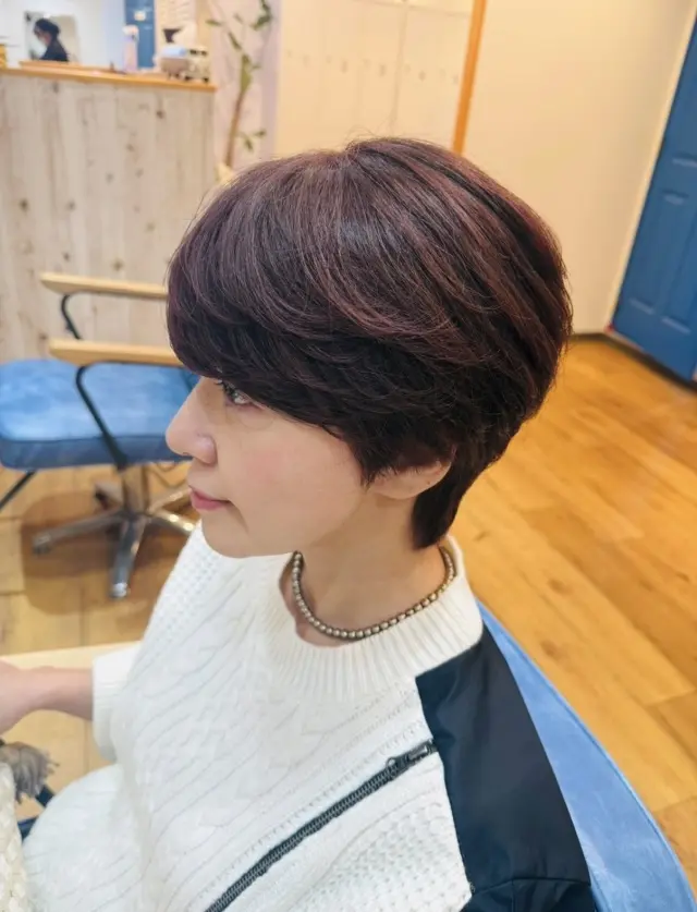 冬のショートヘアをレッドに　抜け感のあるの画像_2