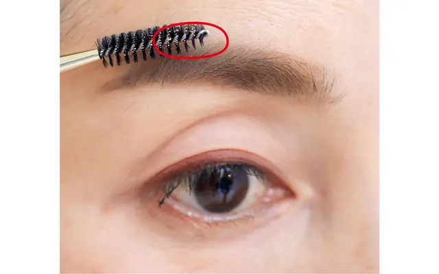 コンシーラーでいらない毛を消す