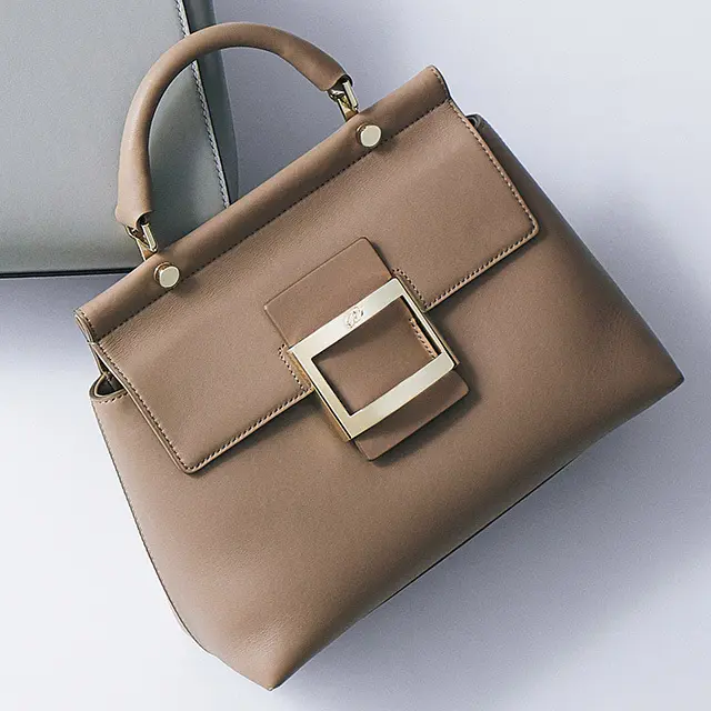 バッグ（ストラップつき、23×27.5×11）￥361,900／ロジェ・ヴィヴィエ・ジャパン（ロジェ ヴィヴィエ）