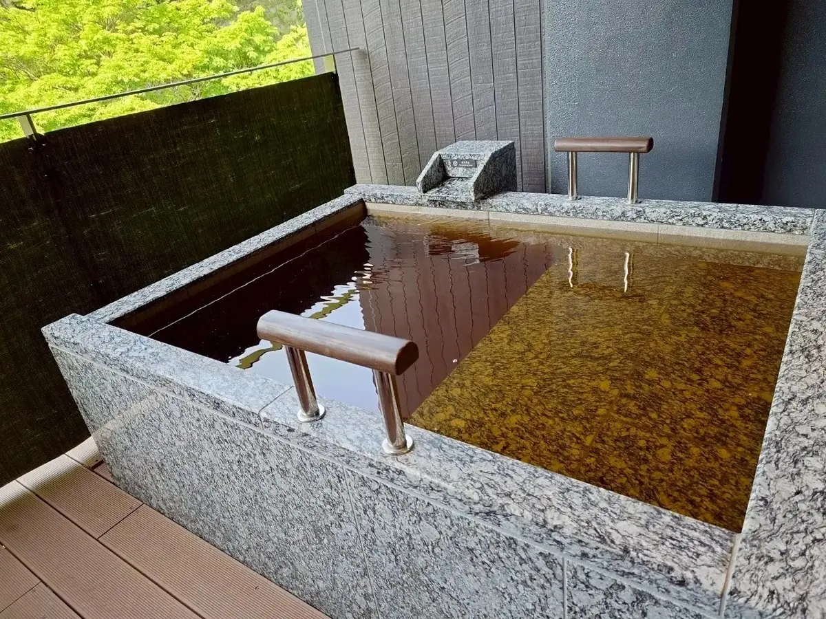 養老渓谷特有の温泉「黒湯」