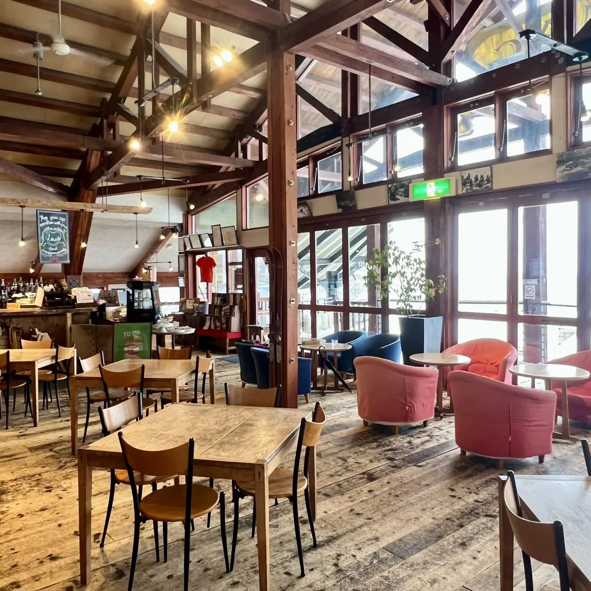 ニセコのカフェ「JoJo's Cafe＆Bar」店内