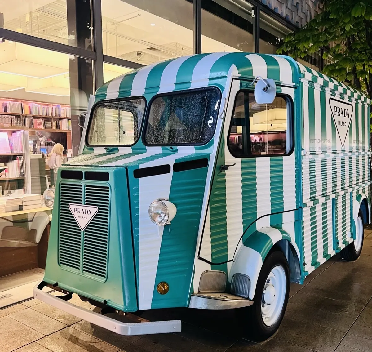 プラダのポップアップ