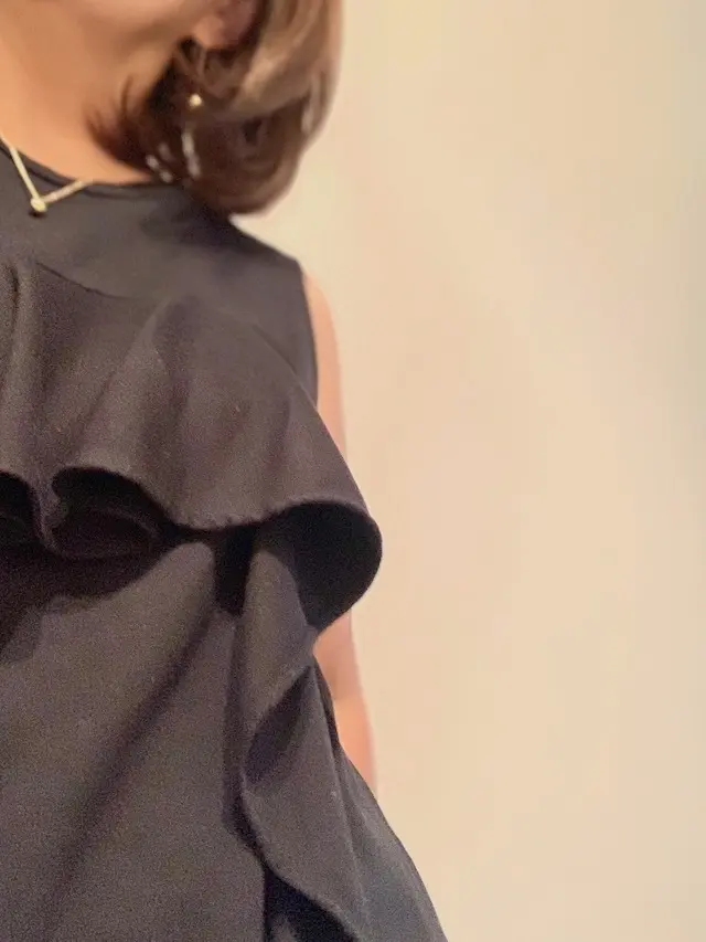 PLST　ブラックコーデ　黒トップス　ティファニー　Tiffany