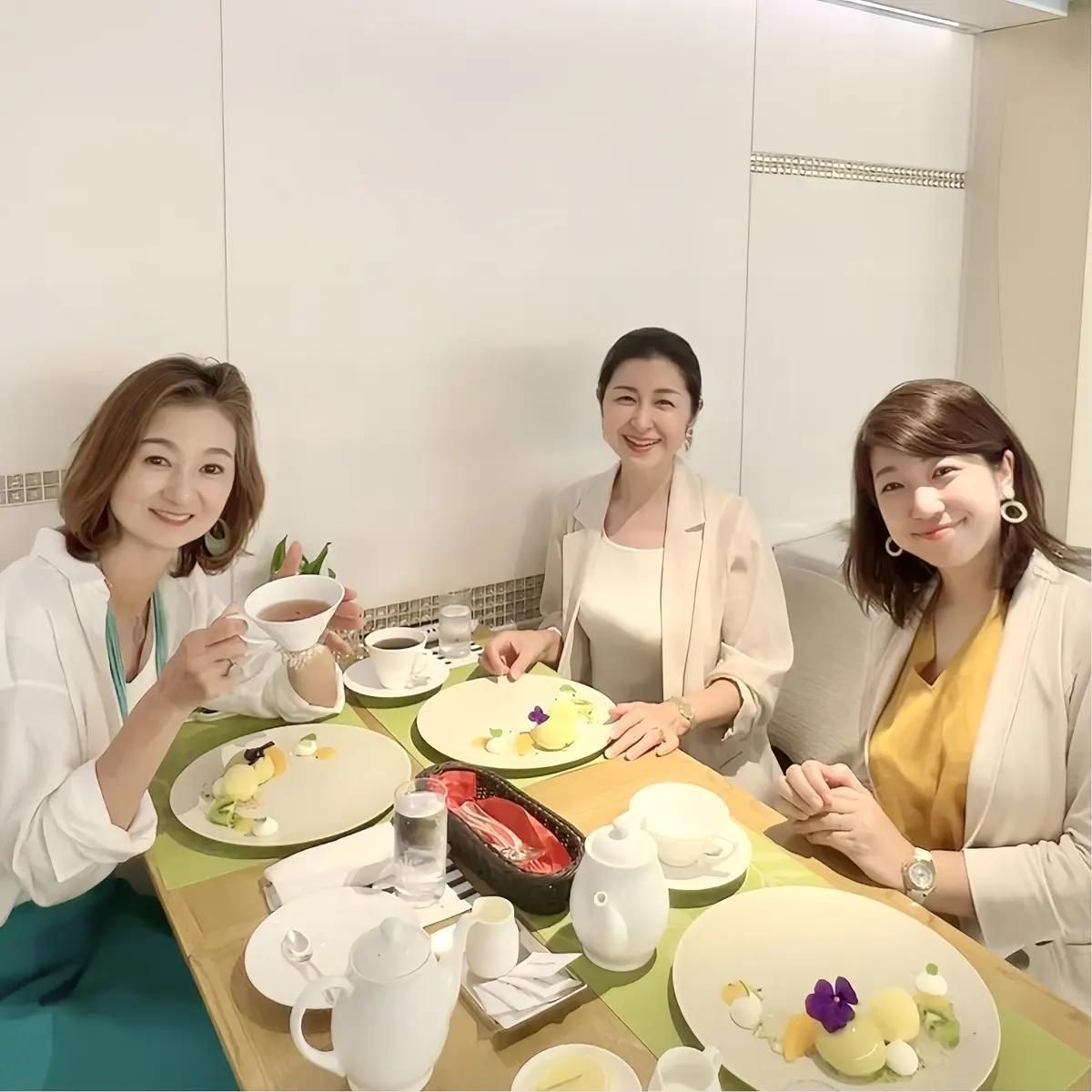 きれいめカジュアルなパンツコーディネートの画像_16