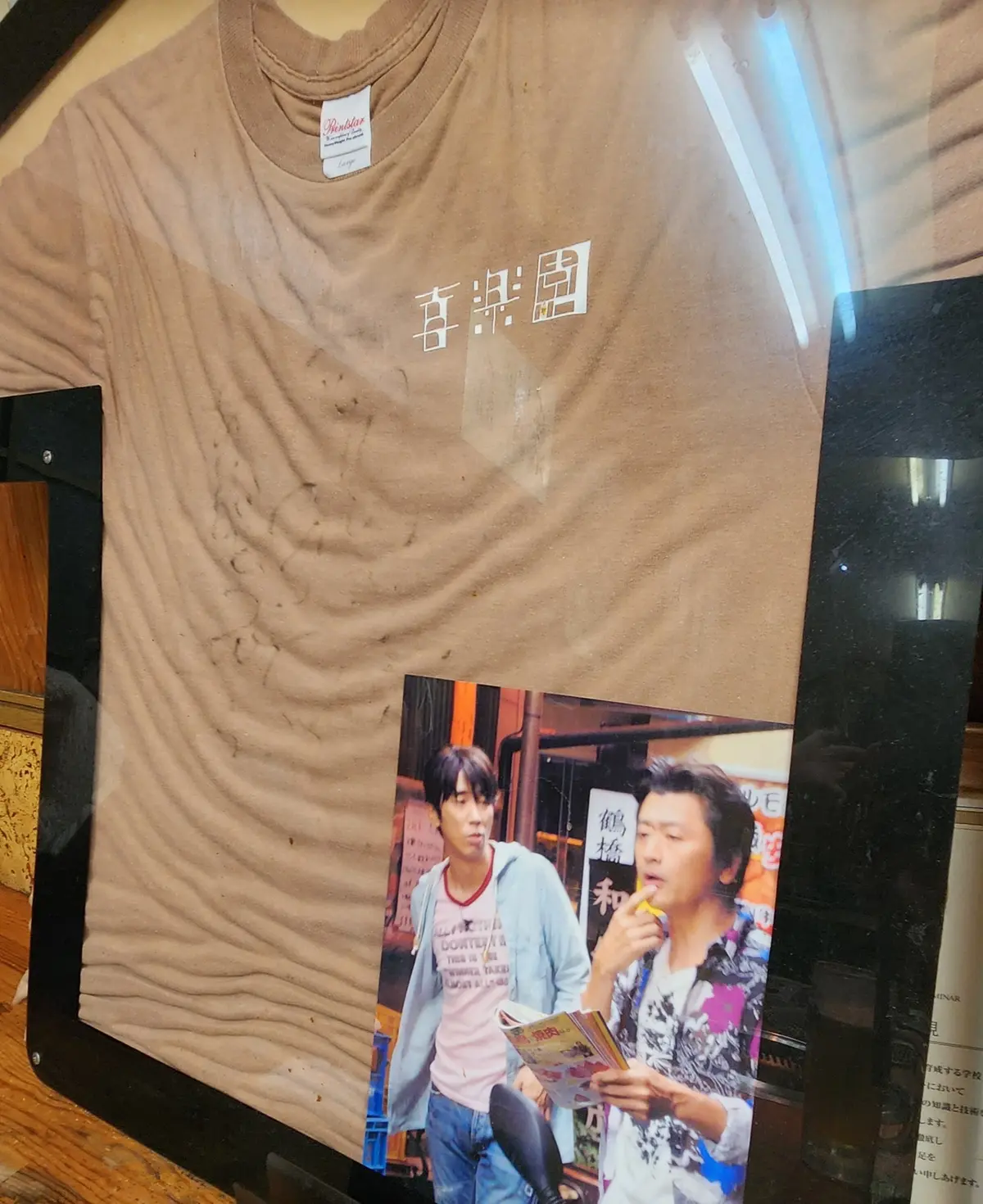 当時の貴重なお写真とサイン入りTシャツ