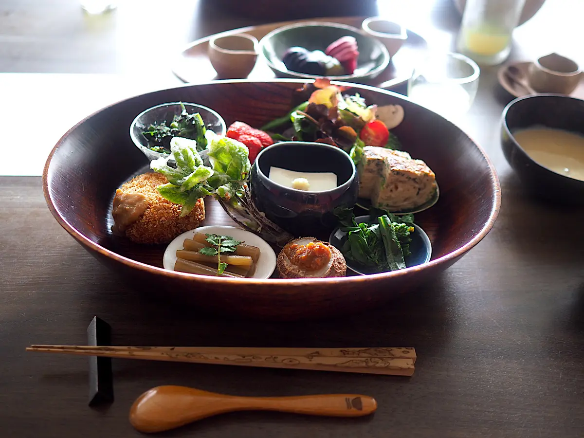 食器類もババグーリのもの。