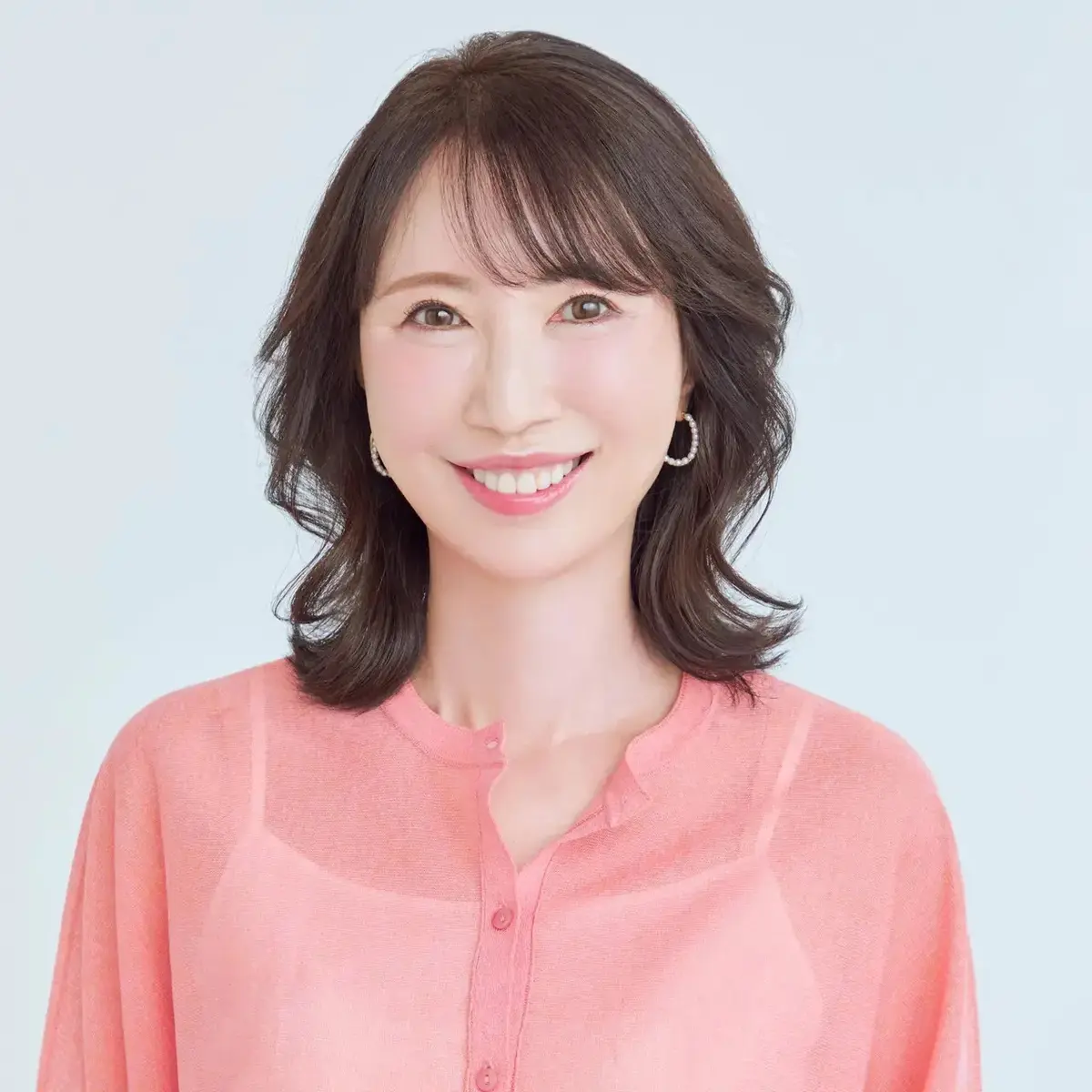 50代に人気上昇中！上品な華やかさ「大人のミディアムヘア」50選