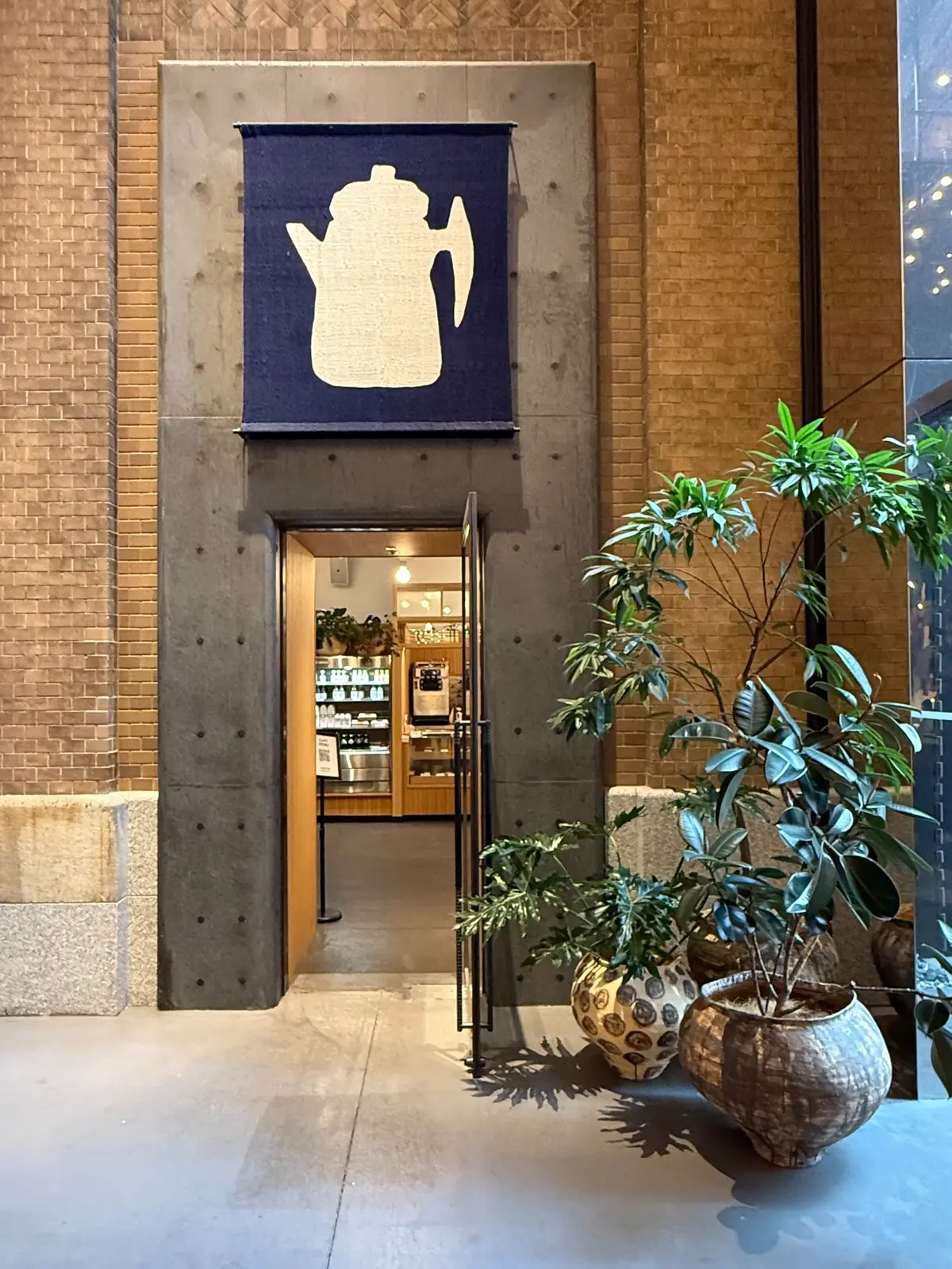 「STUMPTOWN COFFEE ROASTERS 」京都エースホテル　入り口写真