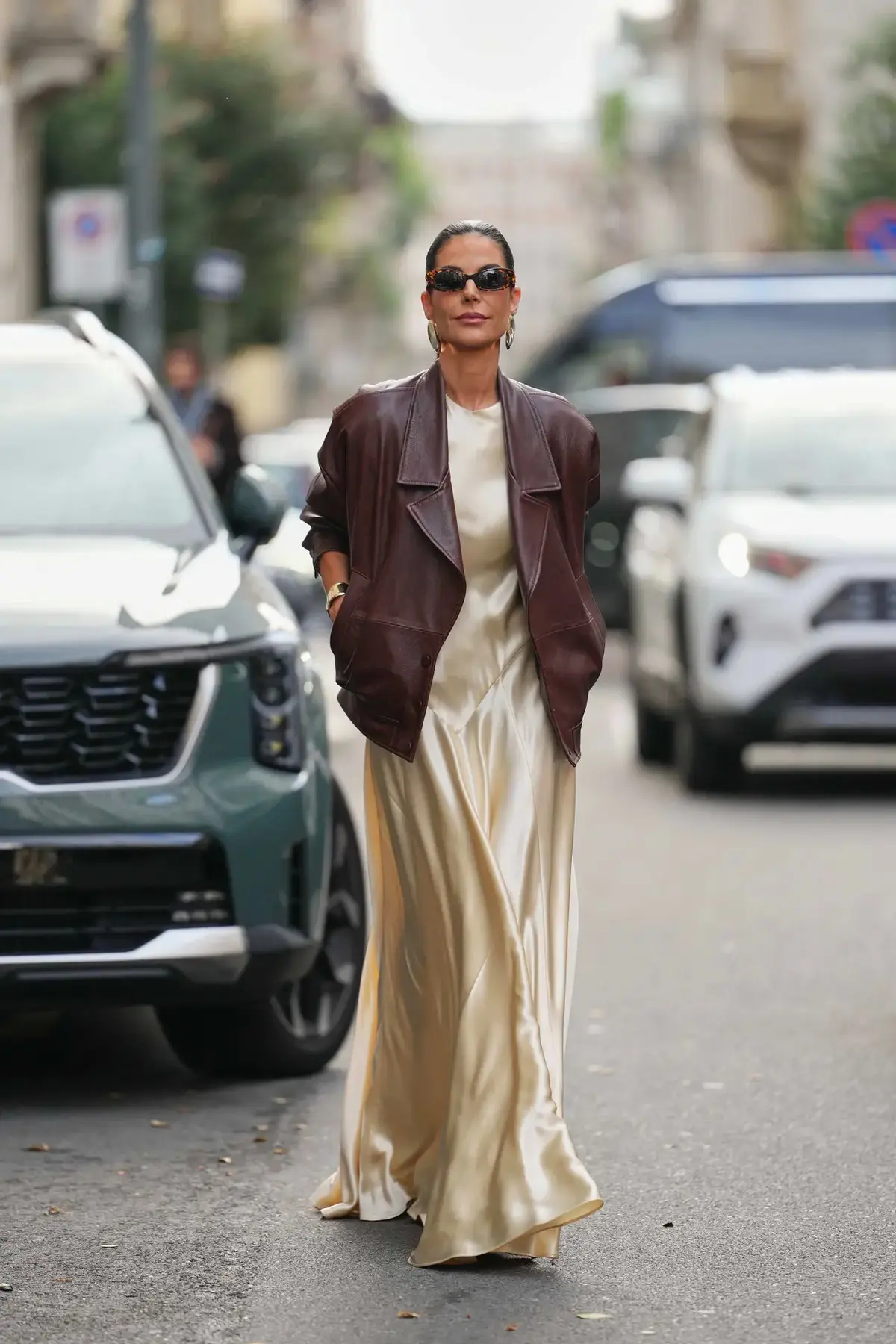 レザーで叶える、大人の辛口ドレスアップ