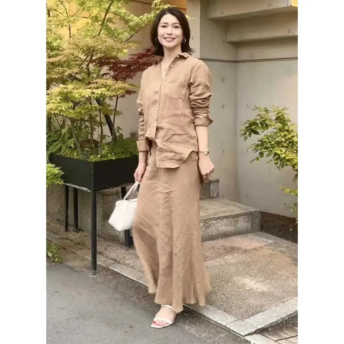 蒸し暑い梅雨も涼やかに！50代の夏のおしゃれを快適にする「リネンアイテム」5選