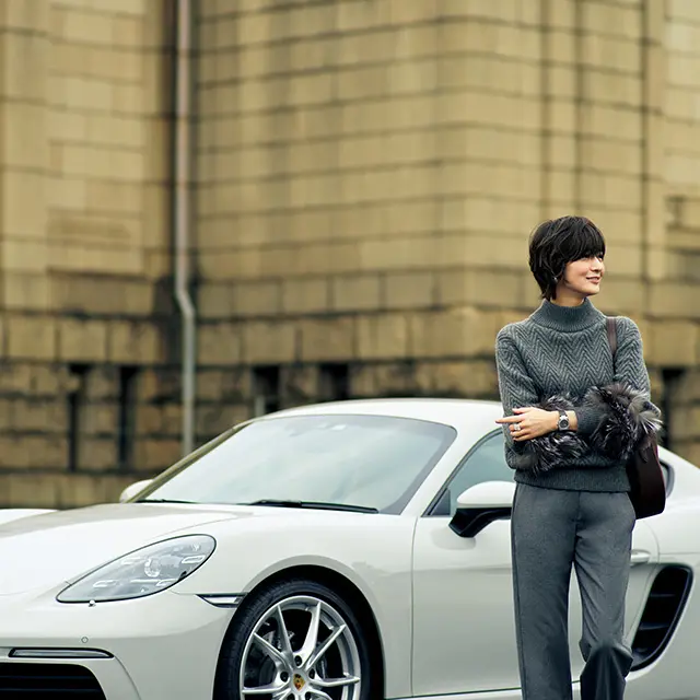 50代女性にふさわしいラグジュアリーな『車に乗る日の着こなし』お手本コーデ