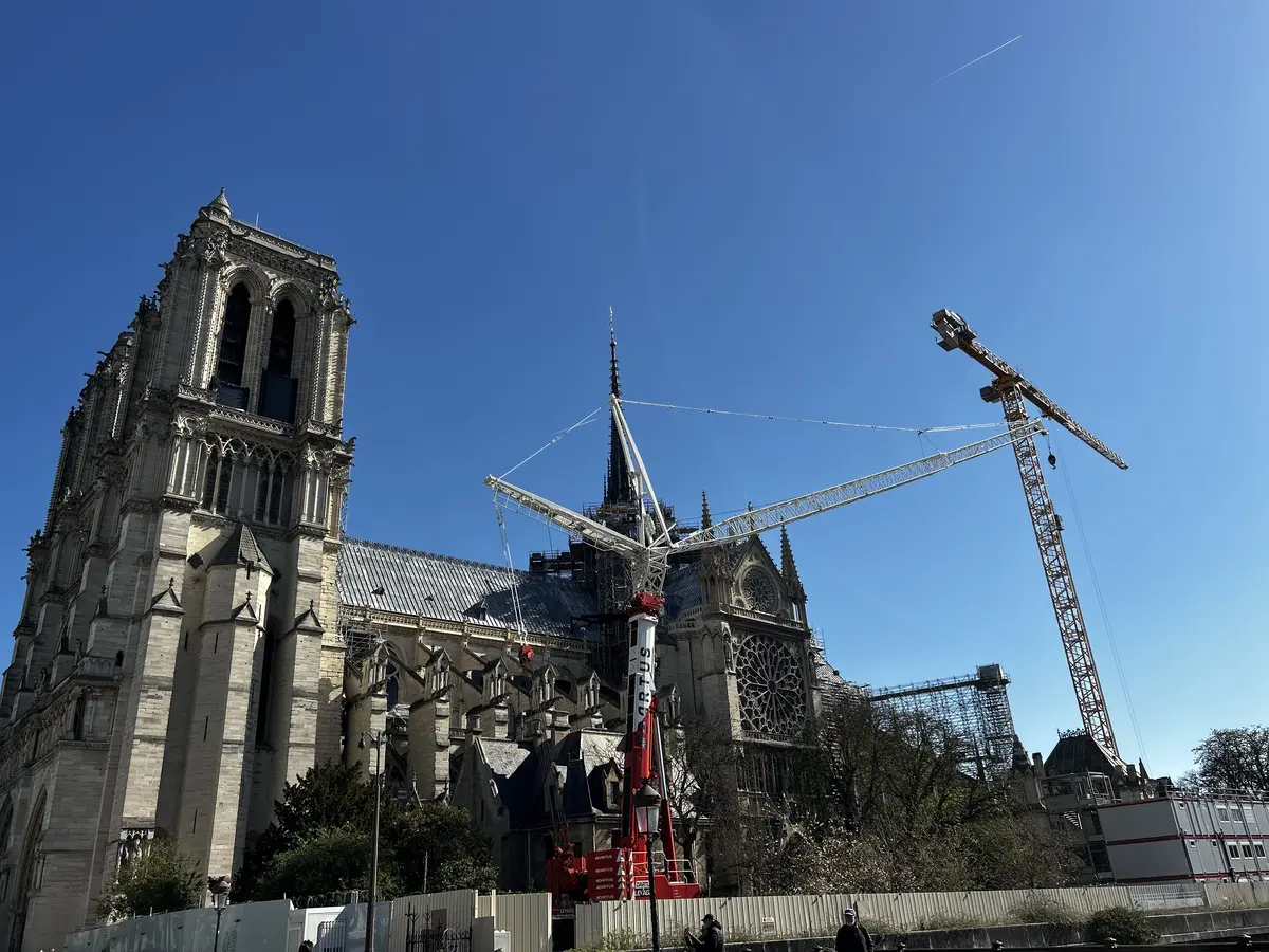 パリ　ノートルダム大聖堂　　火災　 Notre-Dame de Paris