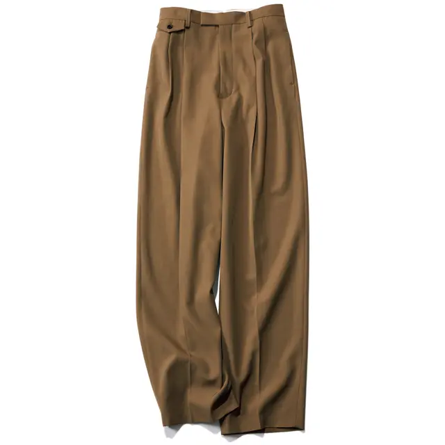 パンツ￥42,900／イレーヴ