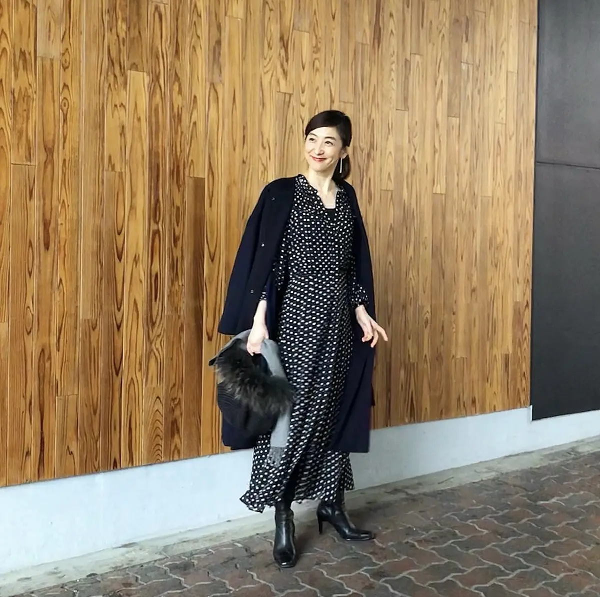 初めてのネイビーコートでフェミニンに。の画像_2