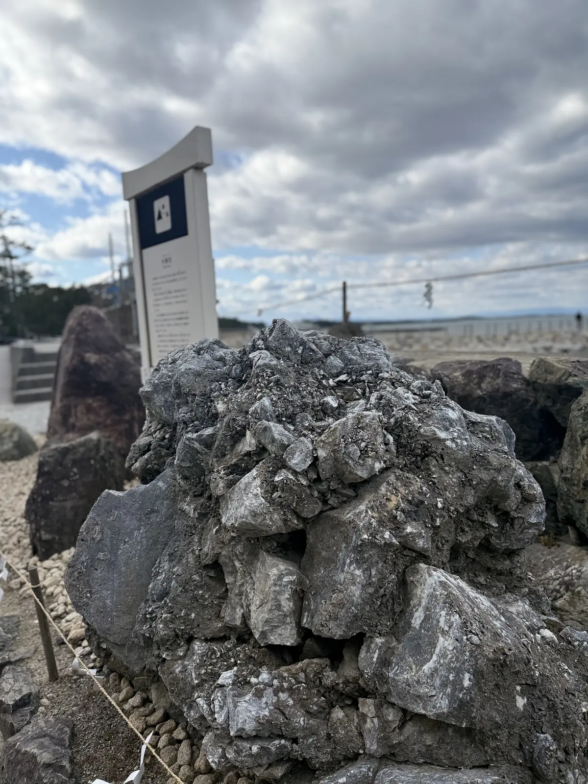 伊勢 二見興玉神社 海に近い神社 夫婦岩　君が代　伊勢観光　参拝風景　パワースポット　さざれ石　