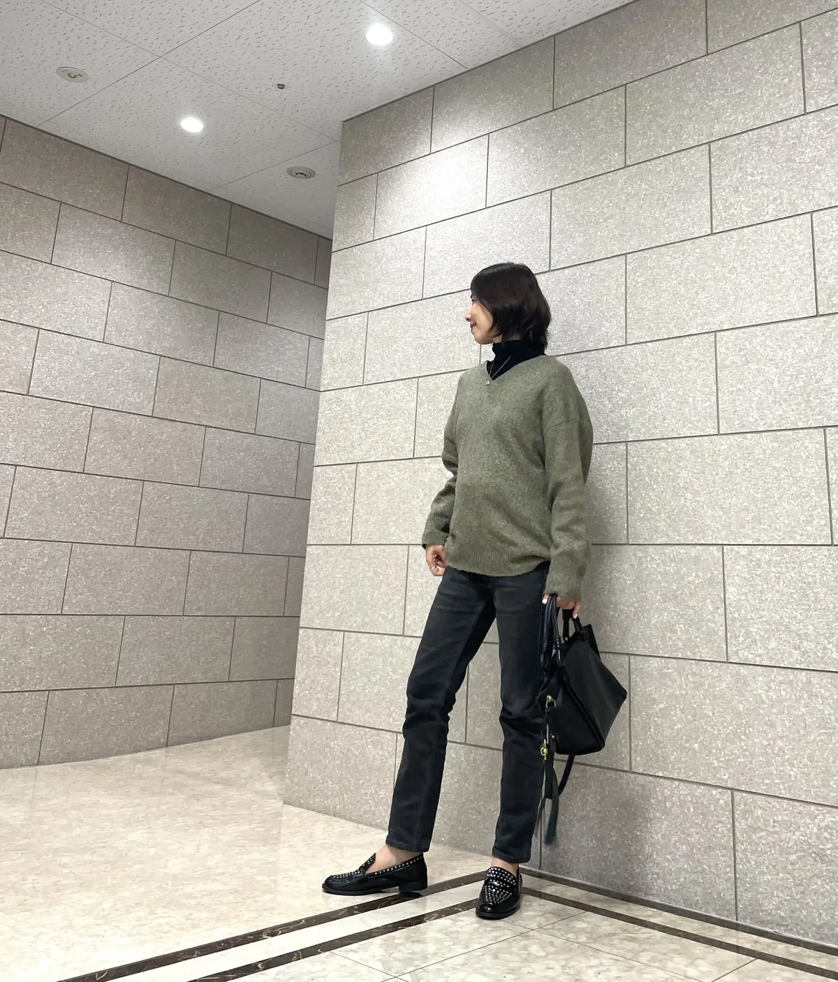 UNIQLOタートルとブラックデニムコーの画像_1