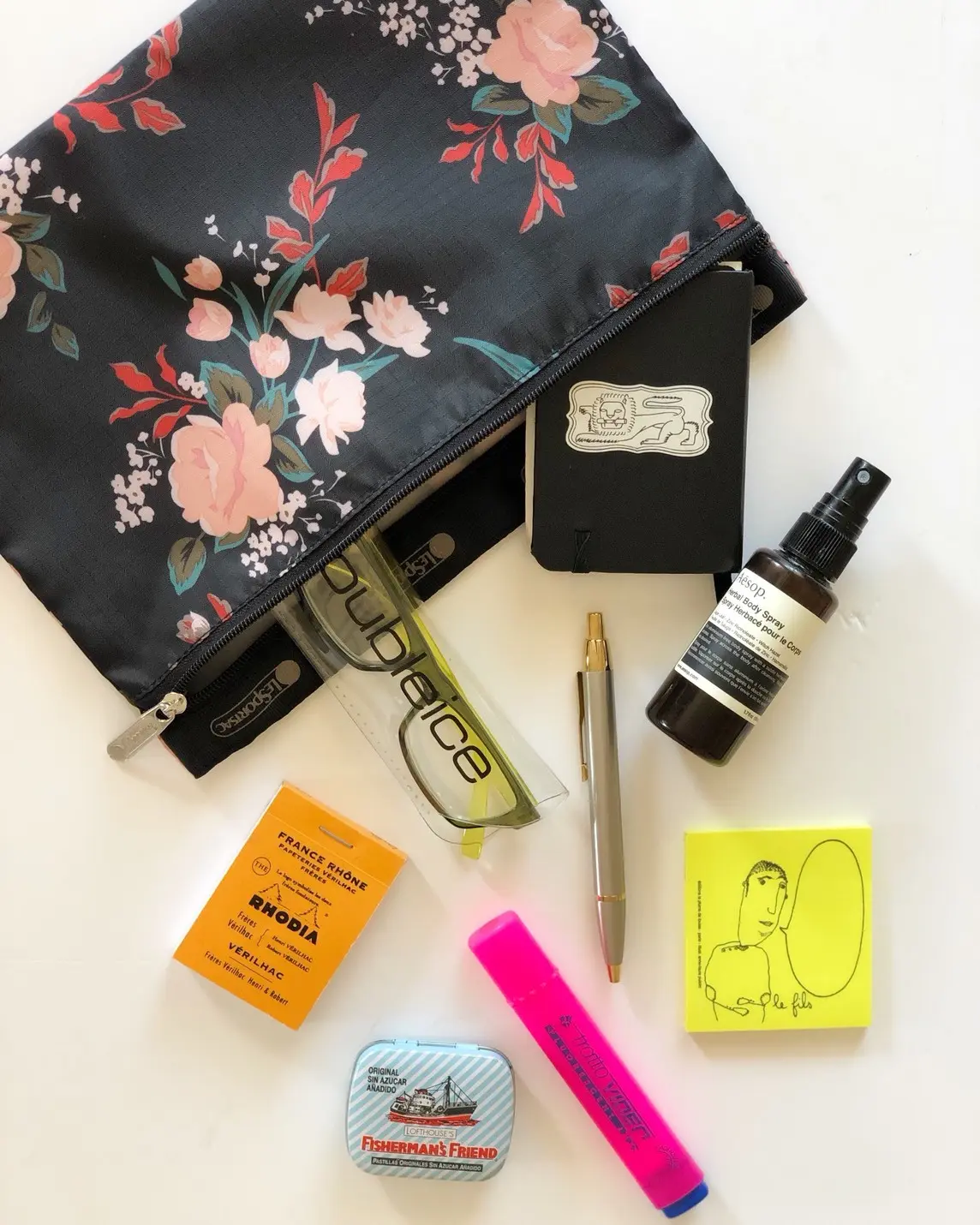 ポーチの中身の画像_1