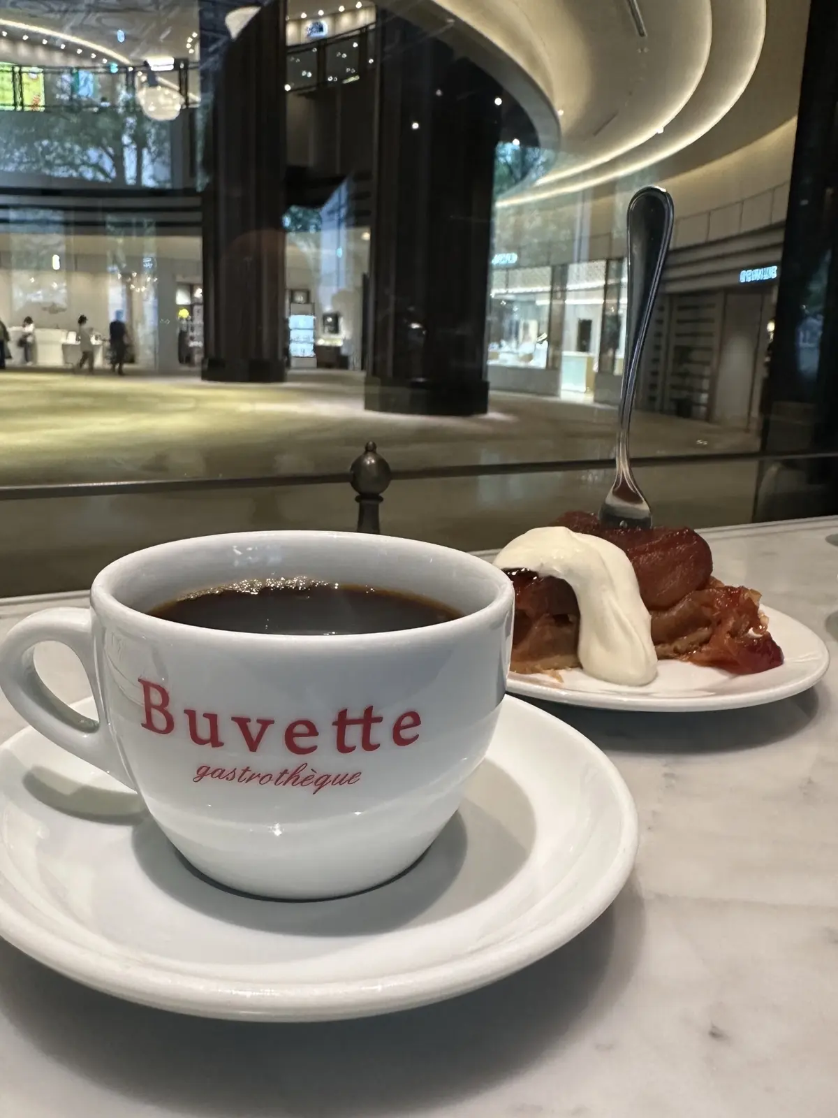 ブヴェット　日比谷ミッドタウン　コーヒー　タルトタタン