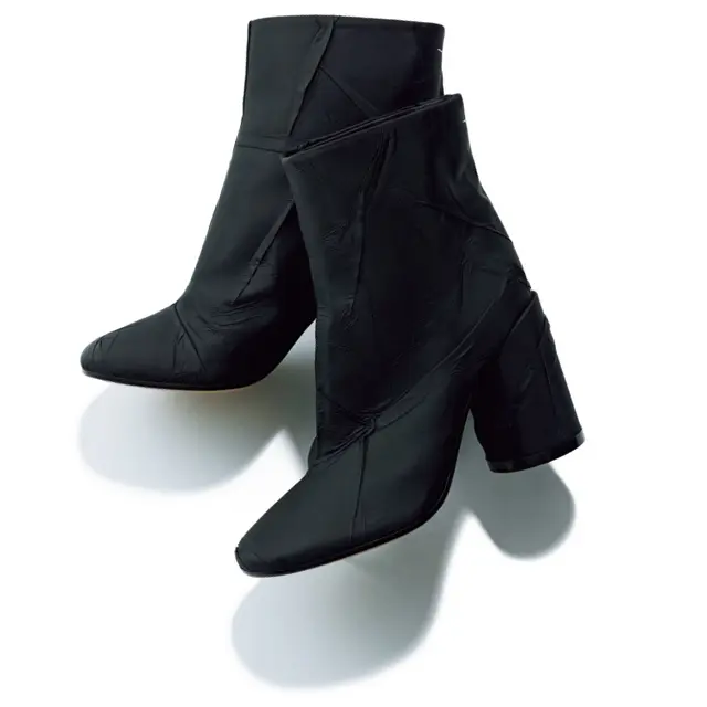 エムエム6 メゾン マルジェラ オモテサンドウの黒ショートブーツ