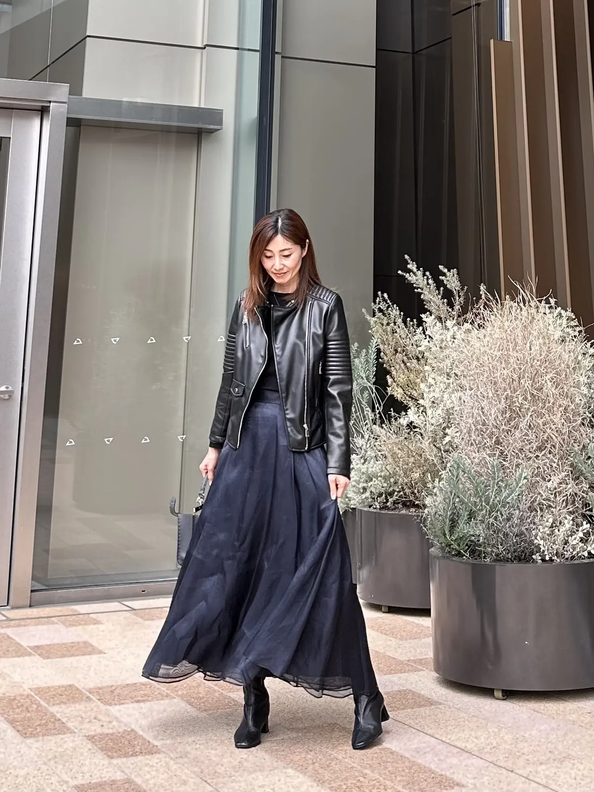 シアー素材のスカートで、春のランチを楽しの画像_3