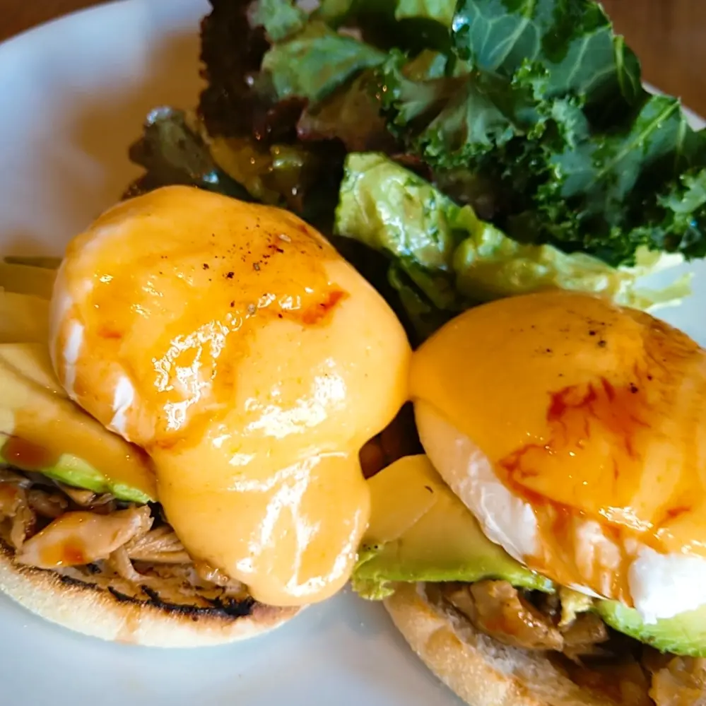 TRUNK (KITCHEN)のモーニング、エッグベネディクト