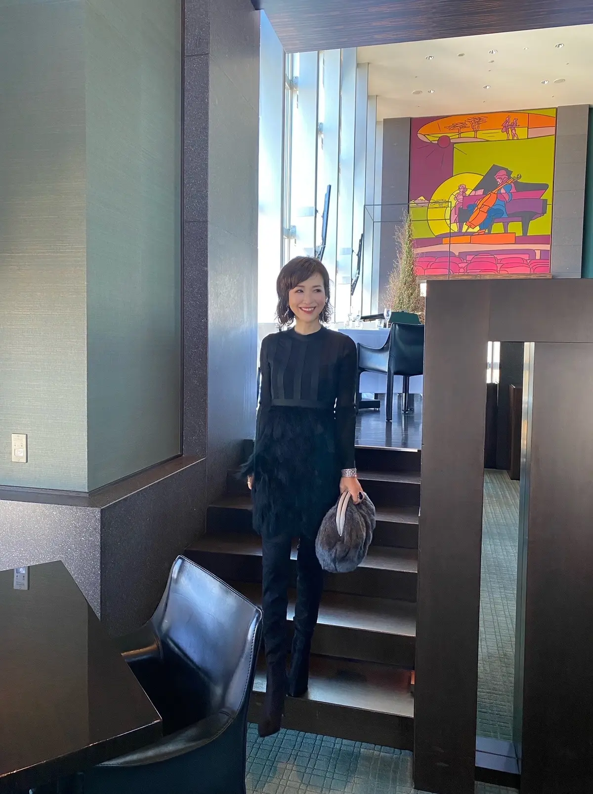 ブラックコーデで「パークハイアット東京」の画像_8