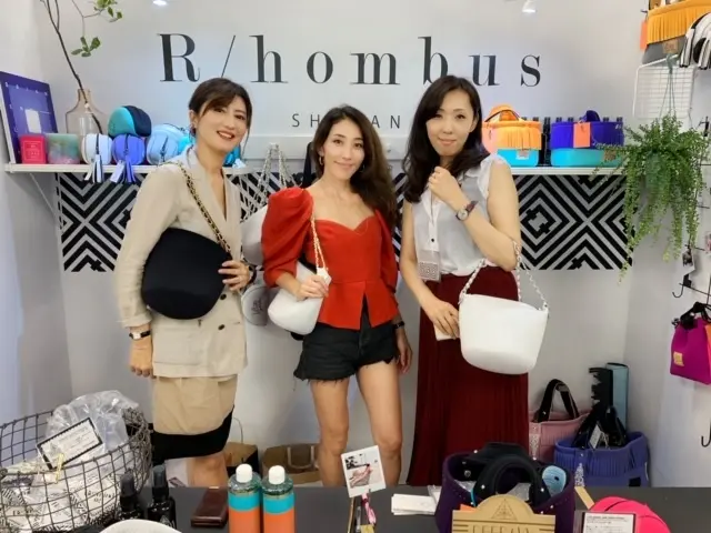 ベージュコーデで、クリエイティブの祭典Rの画像_3