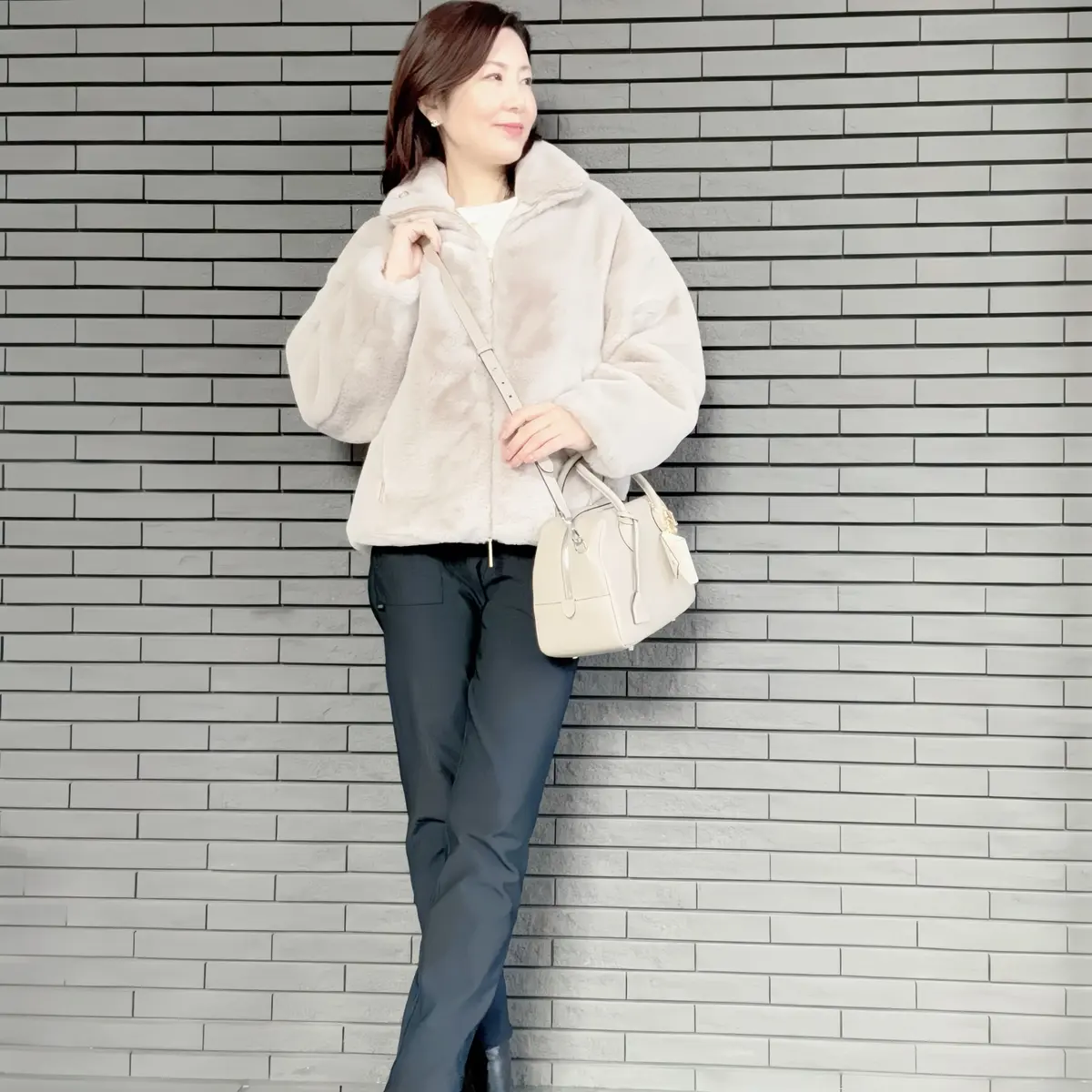 エコファーとブローチで上質カジュアルの画像_6