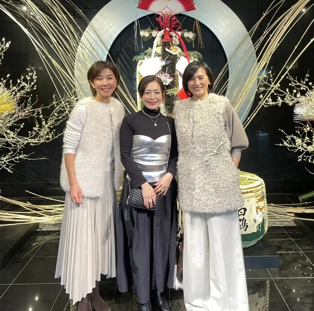 メタリックのビスチェを着て華組ホテルランの画像_6