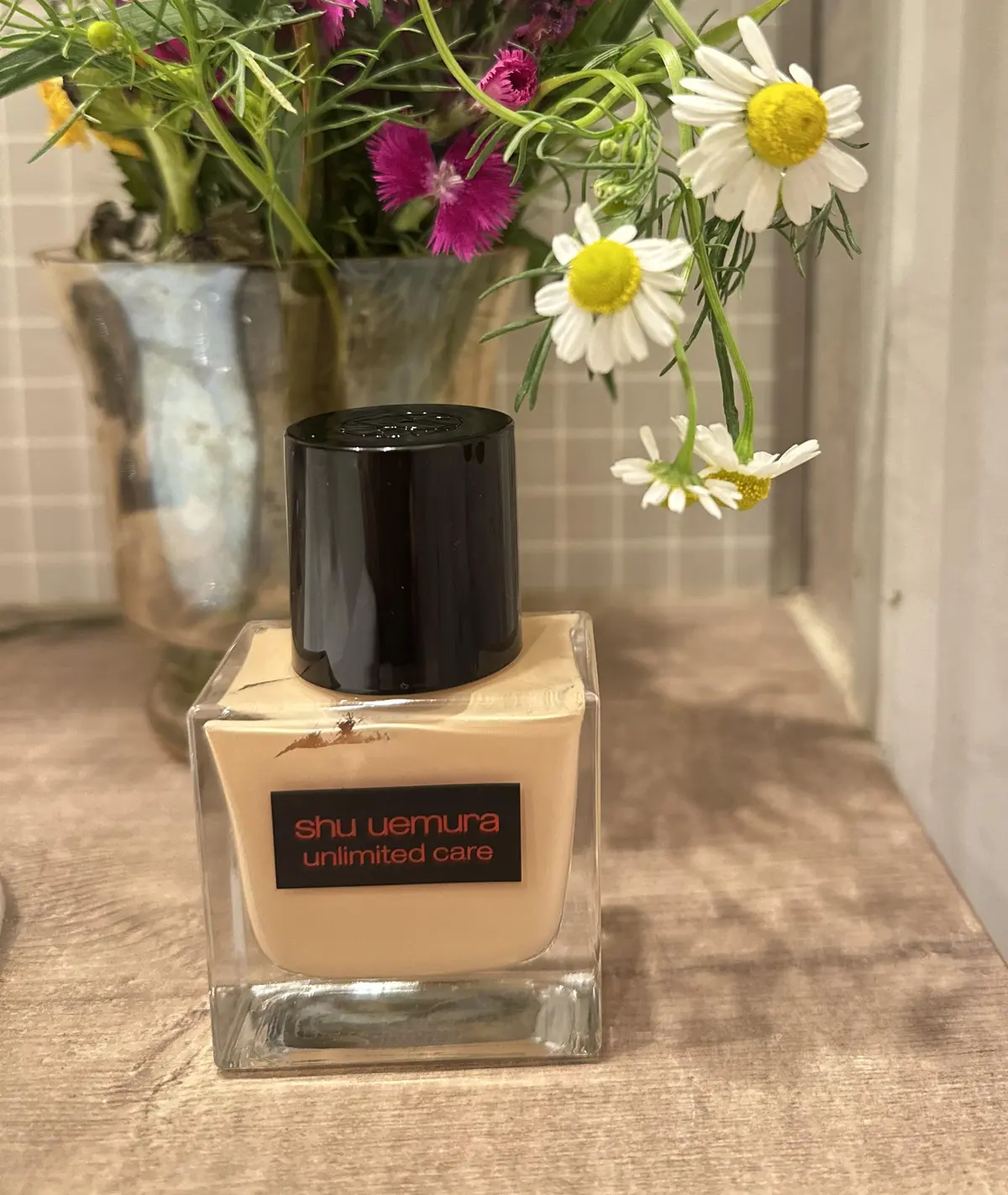 シュウ ウエムラ アンリミテッド ケア ツヤ セラム ファンデーション