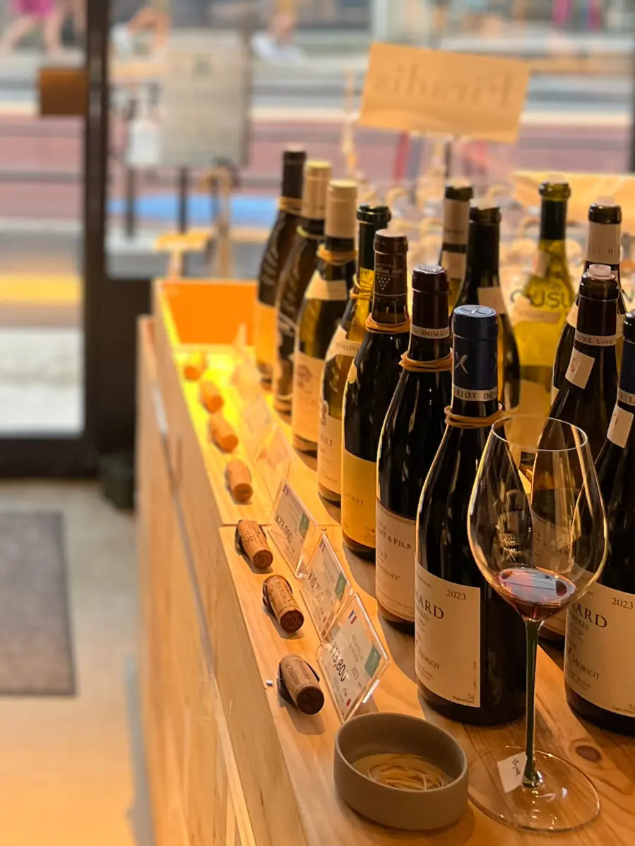 黒のベーシックなワンピはターコイズのネッの画像_3