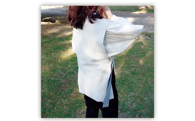 コーディネートは サイド・背面も 写真で見せる