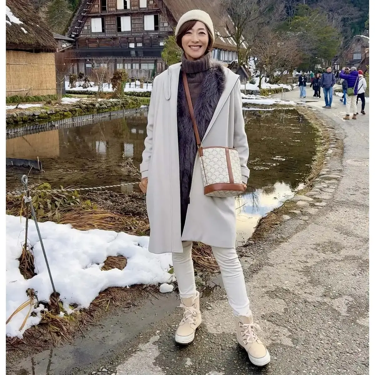 【おしゃれな50代愛用のアウター6選】寒さ対策だけでなくおしゃれさも◎！軽さとデザイン性が両立する一着