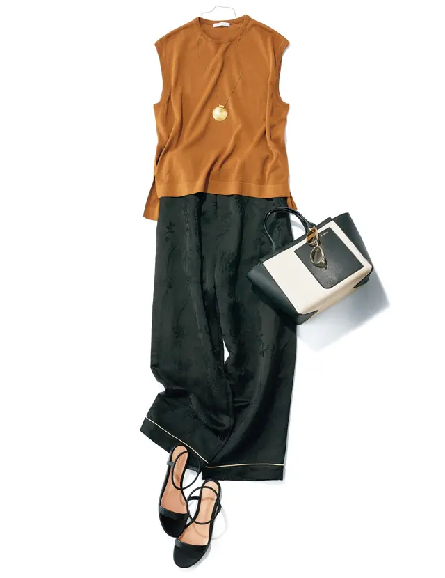 ほんのり見える織り柄なら 花柄も辛口エレガント