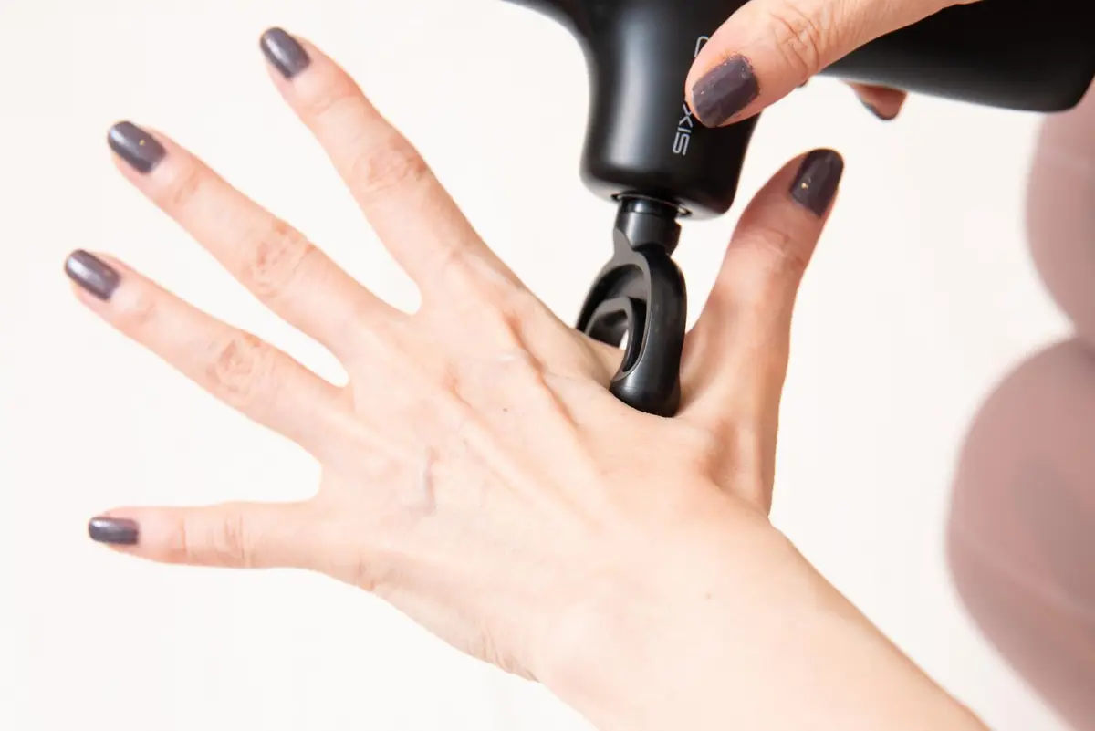 OurAge×Webエクラ　ふだんなかなかケアできないこうした細かい部分も、マシンを使って手軽にケアしてあげましょう。