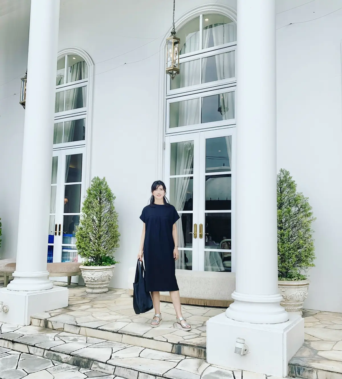 夏の黒ワンピースの画像_1