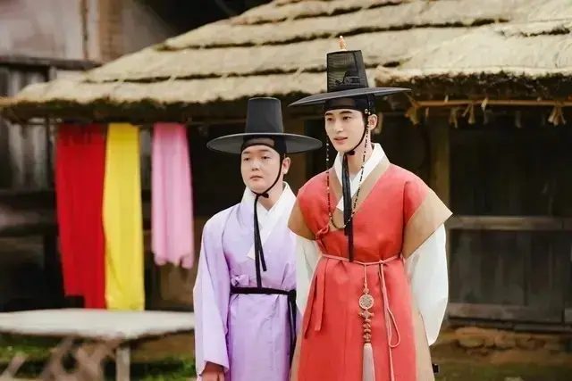 花が咲けば、月を想い