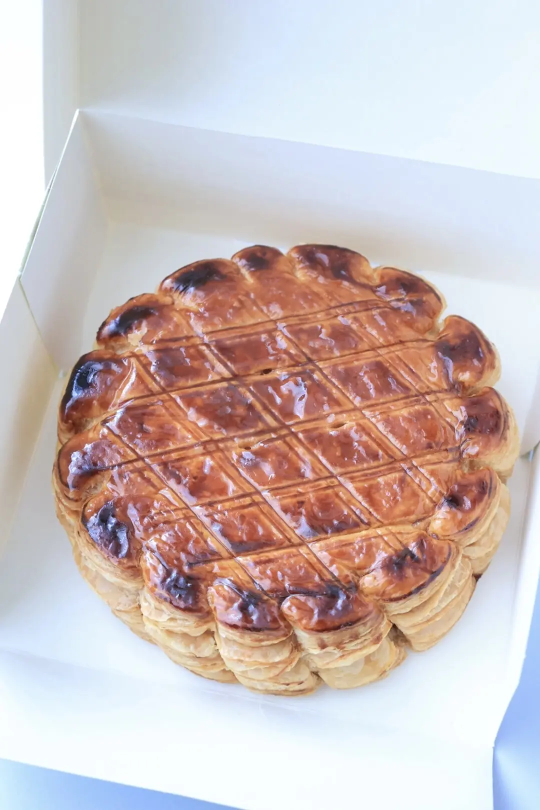 ラデュレ　ケーキ　箱　ガレットデロワ　LADURÉE