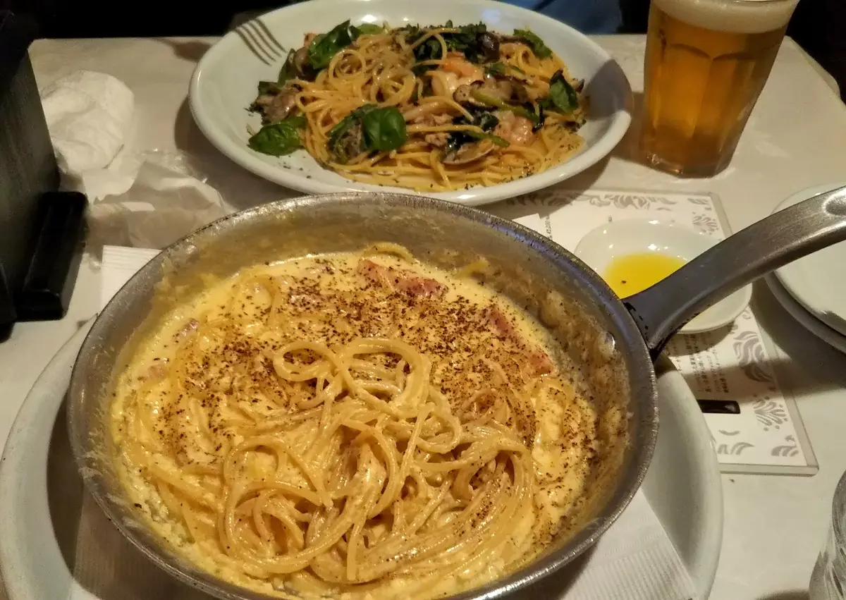 オリーブの実　ペペロンチーノとカルボナーラ