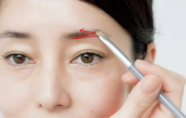 下から上へジグザグ塗りしてまばらな部分を埋めていく