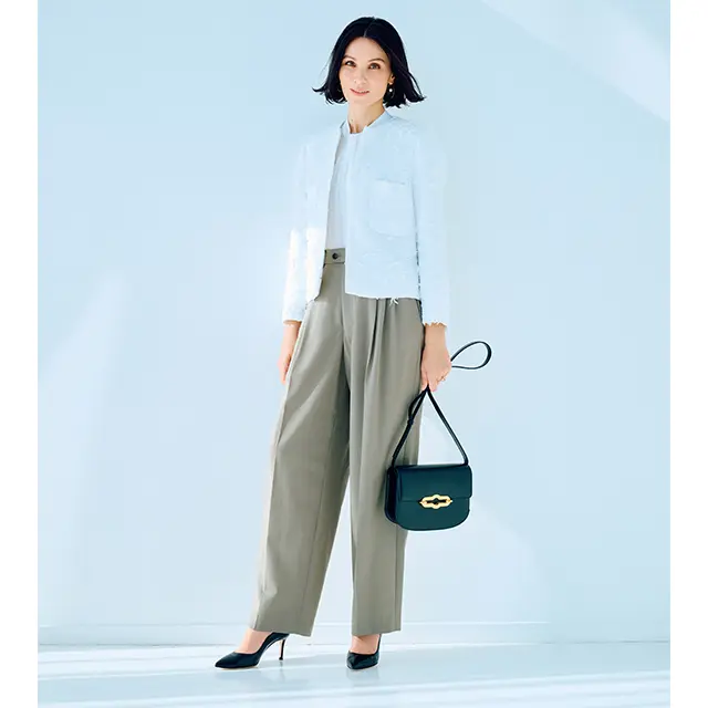 ひとさじのトレンド感を添える 適度にゆったりとした 太めシルエット