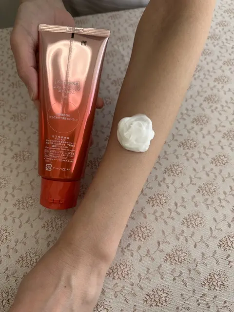 エスト インテンシブ ボディセラムで「腕の画像_2