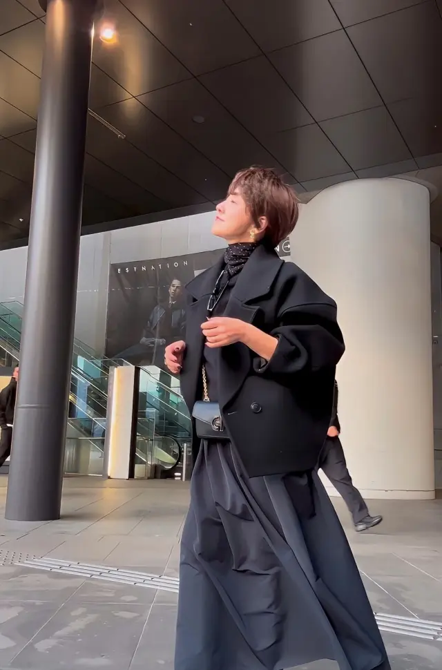 アクティブな日のオールブラックコーデ。の画像_3