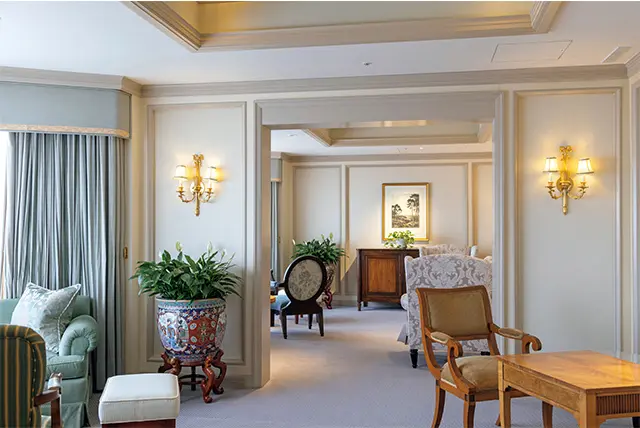 スイートに宿泊するゲストは、チェックインとアウト を専用の「パゴダルーム」で