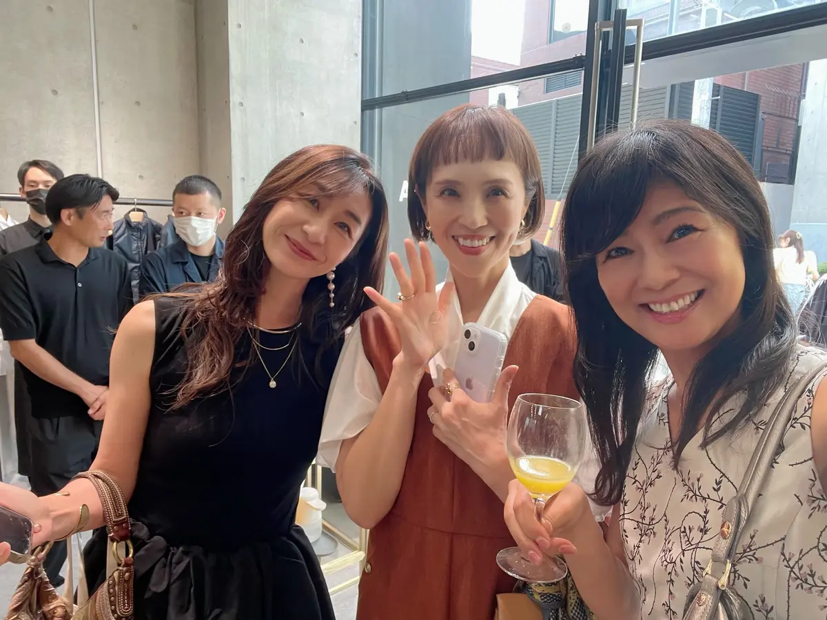 アスペジ、ASPESI、ASPESI青山店、オシャレ、モダン、建物、エクラ華組、華組、エクラJマダム、Jマダム、店内、イベント、エクラ&ASPESIショップイベント、スパークリングワイン、シャンパン、とも子