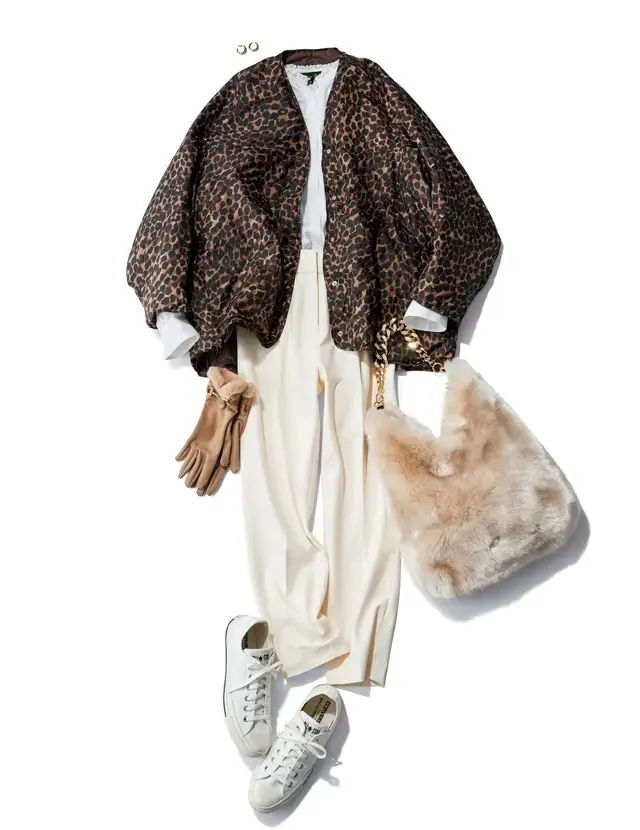 白との合わせが新鮮！ 軽やかなレオパード柄を主役に